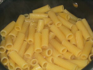 a heap of cooked pasta